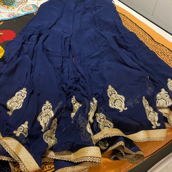 A royal / navy blue dress ... 3 pieces dress.. - Picture 5 of 6